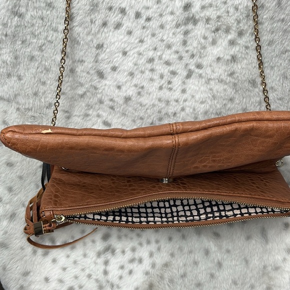 Super Cute Brown Oversized Clutch w / Removable Chain - Picture 8 of 9